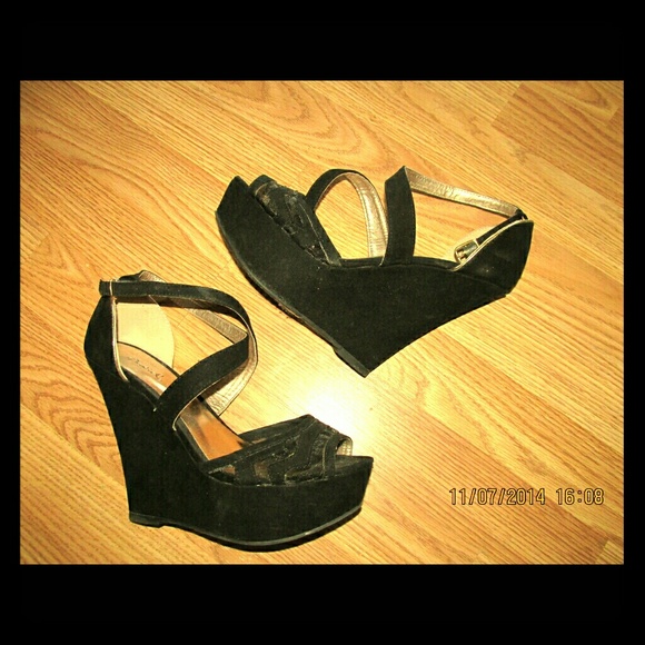 ♡TRADED♡♡♡Stunning Black Wedges