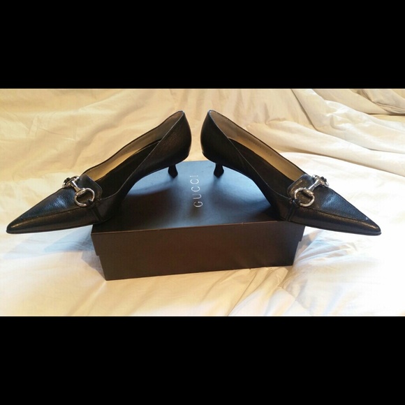 NEW Authentic black Gucci leather pointed toe pump