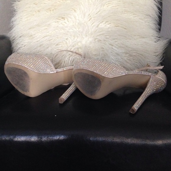 đź’˘SOLDđź’˘Steve Madden Angylna1 Champagne Crystal - Picture 3 of 4