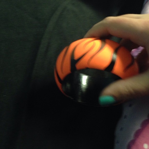 A bangle - Picture 3 of 4