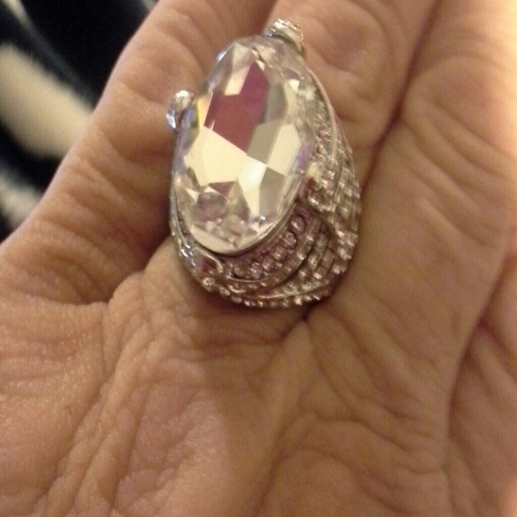 Big diamond ring - Picture 3 of 4