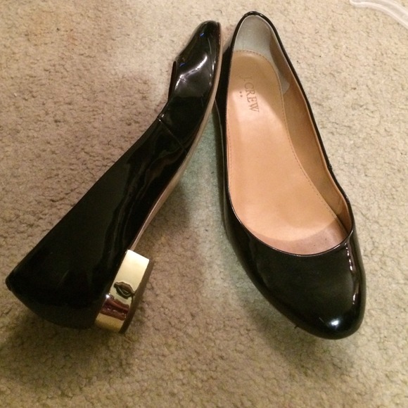 flat shoes with gold heel