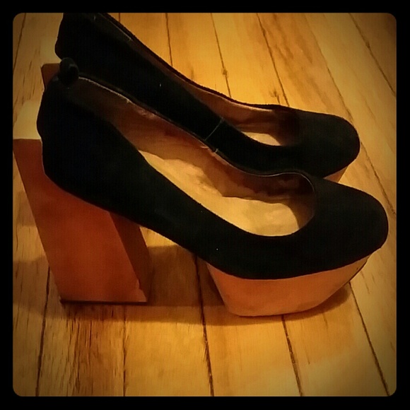 Wooden pumps