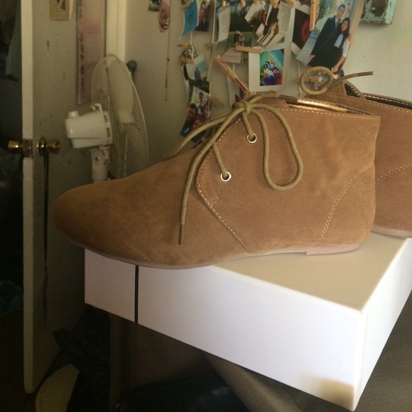 Shoes - Picture 3 of 4