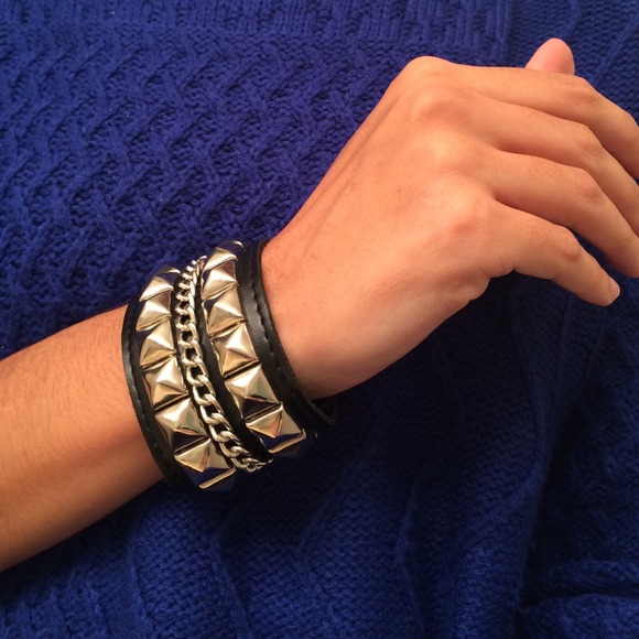 Black leather studded and chained chunky bracelet - Picture 2 of 2