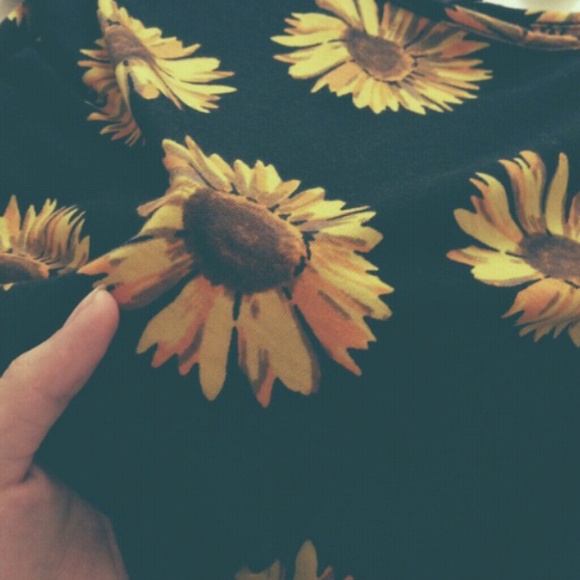 Sun Flower Crop Top - Picture 2 of 3