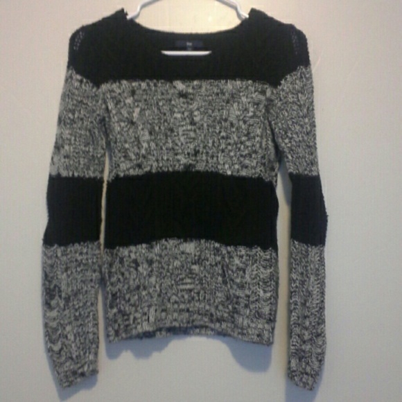 Gap Black and Grey Sweater