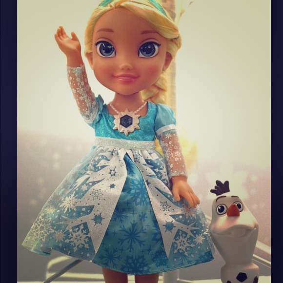 Frozen Elsa snow glow doll! Brand new from box!