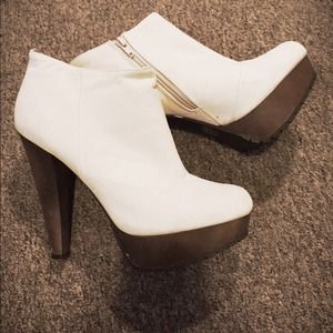 💛BEIGE SIMPLE BOOTS FOR ANY LOOK💛💋 NWOT