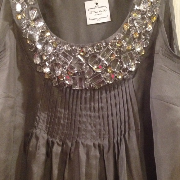 SOLD! Beautiful Gray 100%silk. Beaded collar - Picture 3 of 4