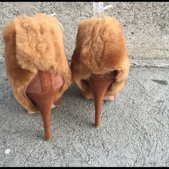 VIVIENNE WESTWOOD SZ 6 FUR BOOTIES SHOES HEEL SZ 6 - Picture 3 of 4