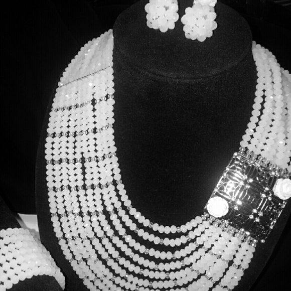 💛Sold💛Classic Silver and White Bead Jewelry Set