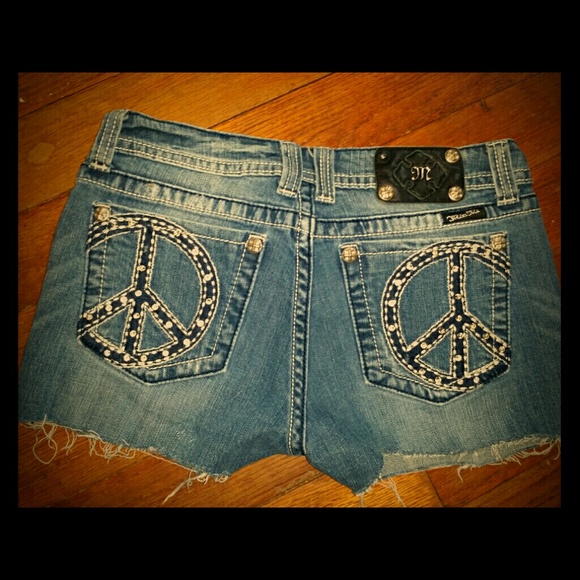 *SOLD* Miss Me Buckle Peace sign Shorts