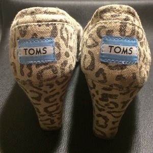 Toms