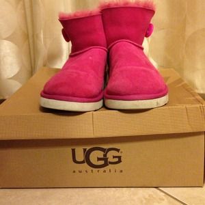 UGG