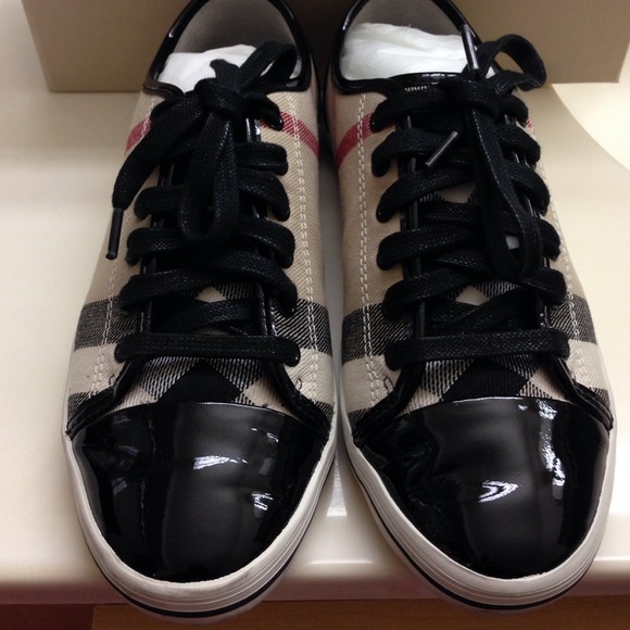 Authentic  BURBERRY  rubber shoes size 7