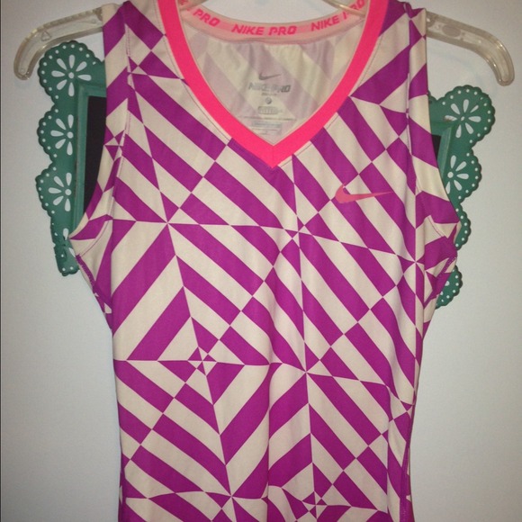 Nike Pro fitted  workout right tank.