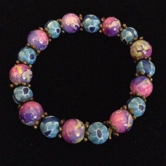 👧🏻 Fun, Colorful Beaded Bracelet