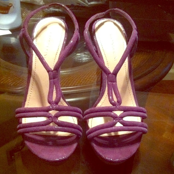 Purple 4" Gianni Bini stilettos with wood heel