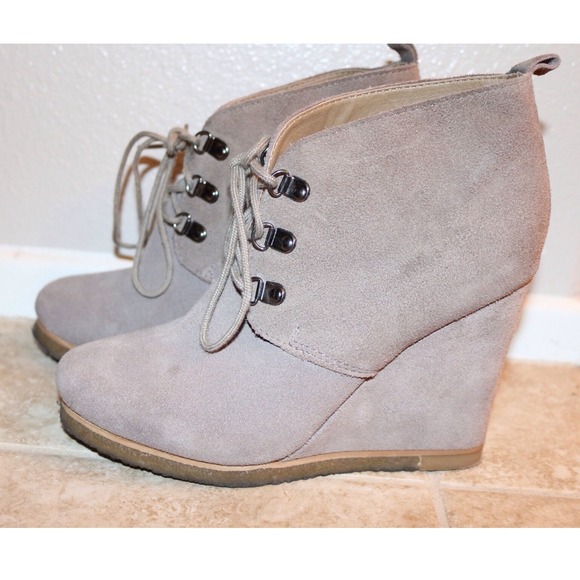 Steve Madden Shoes - Steve Madden suede booties