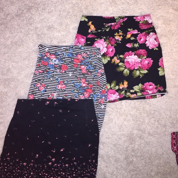 BUNDLE- 3 skirts!