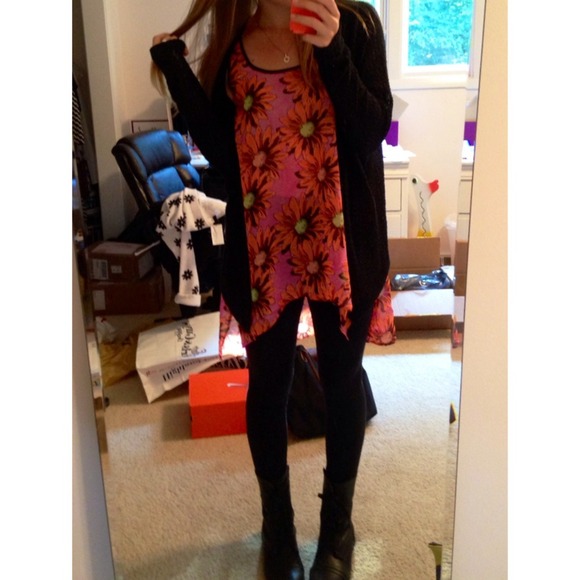 Pink and orange floral hi-lo top 🌻