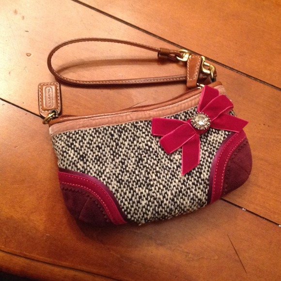 Coach Handbags - Coach wristlet