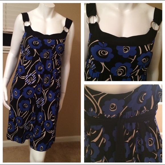 Cute tie back pull on dress with silver rings