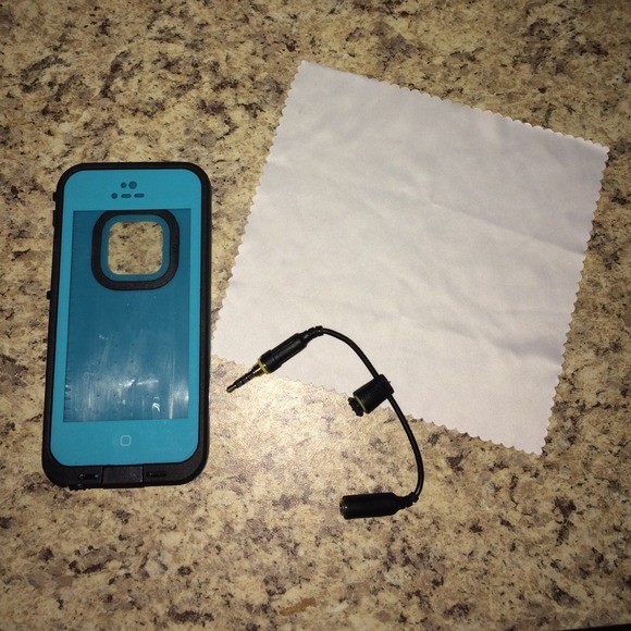 BRAND NEW blue iphone 5/5s waterproof case
