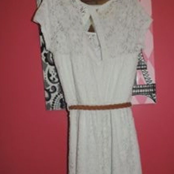 White lace dress - Picture 2 of 3