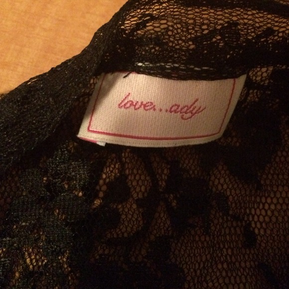 Love...ady one button black lace top - Picture 3 of 4