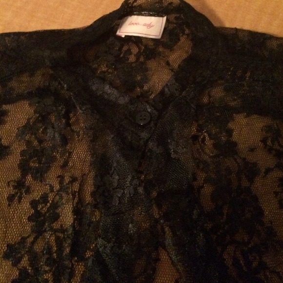 Love...ady one button black lace top - Picture 4 of 4
