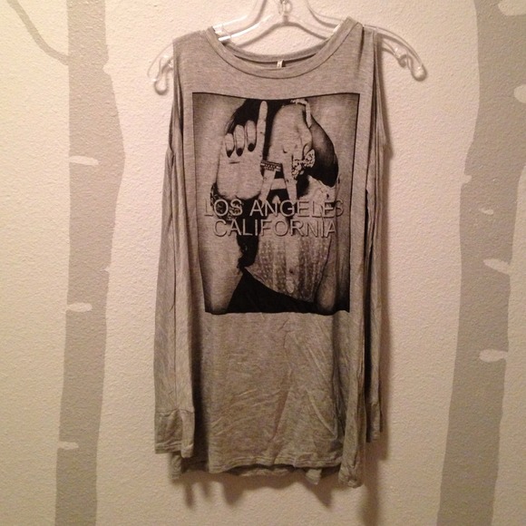 L/S cold shoulder knit tunic.