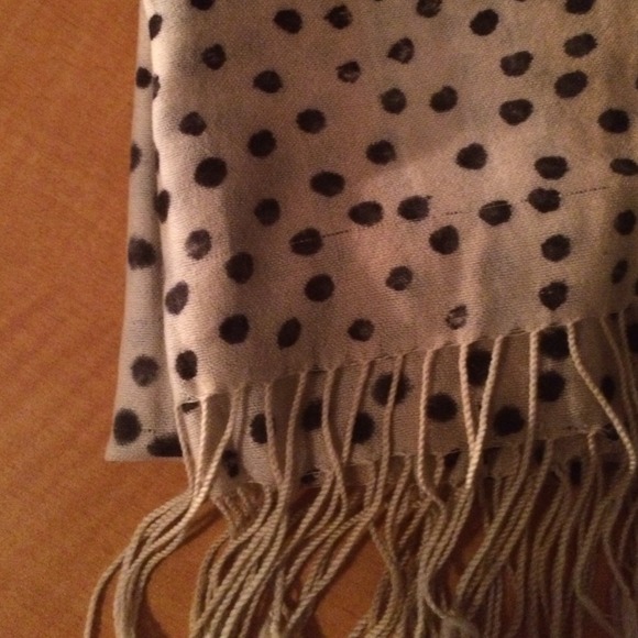 Tan and black spotty pashmina - Picture 2 of 3