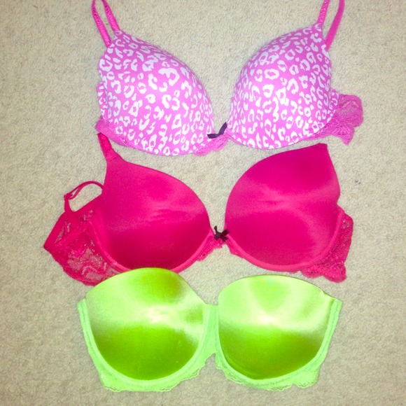 New Victoria Secret bras size 34C - Picture 1 of 1