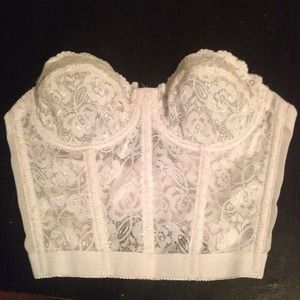 💎 White Lace Bustier
