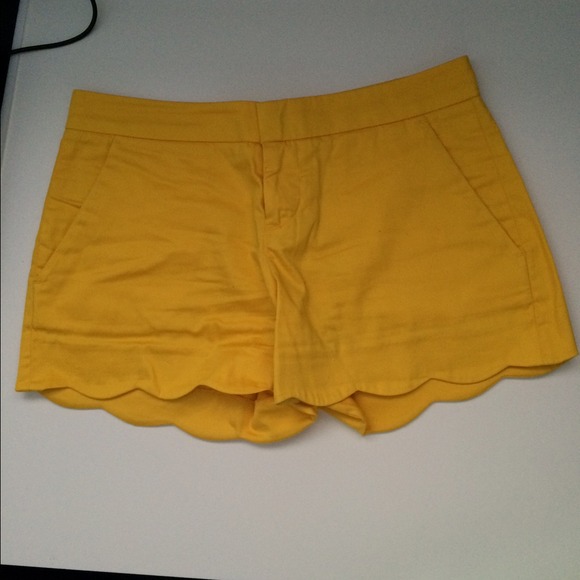 Club Monaco Amber Scalloped Shorts, sz 0 - Picture 1 of 4