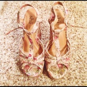 Floral wedges