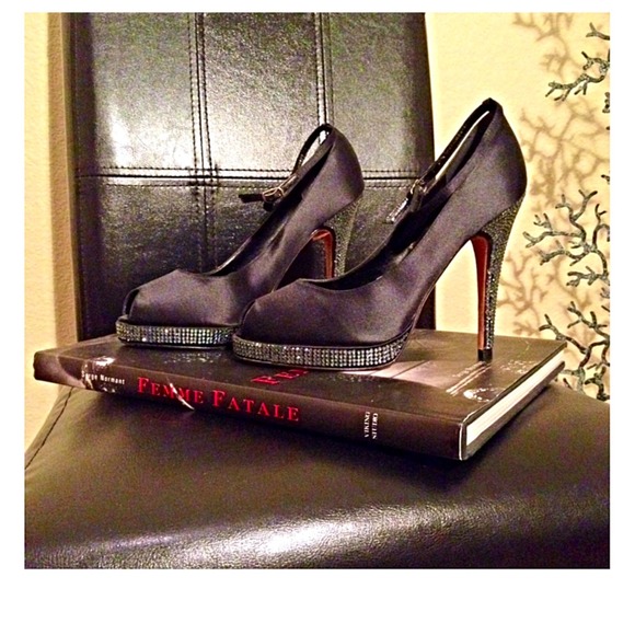 🔴SOLD ON TRADESY🔴 - Picture 2 of 4