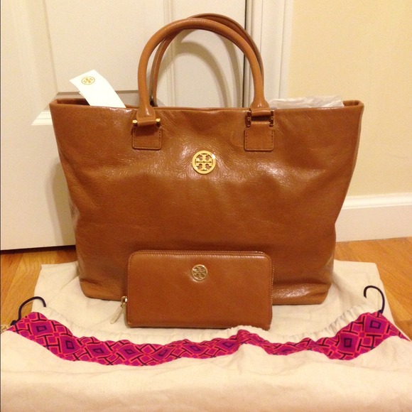 Tory Burch Handbags - New Tory burch Dena tote bag luggage with wallet