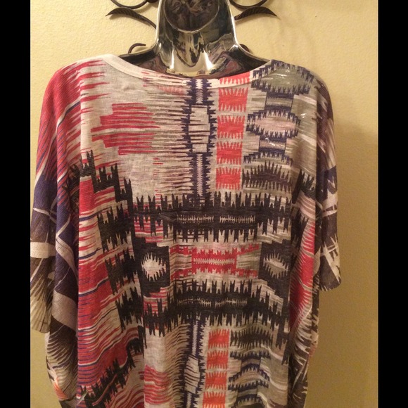 🎉SALE🎉 NWOT Equipe Graphic Purple Top - Picture 2 of 4