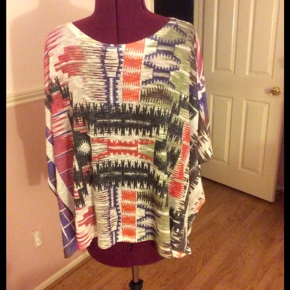 🎉SALE🎉 NWOT Equipe Graphic Purple Top - Picture 3 of 4