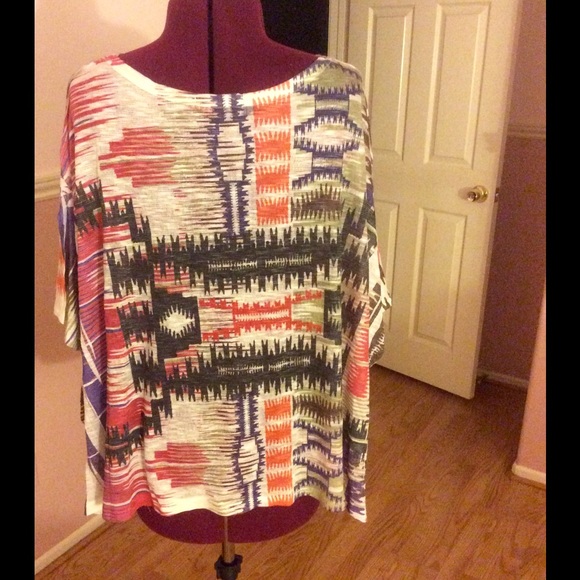 🎉SALE🎉 NWOT Equipe Graphic Purple Top - Picture 4 of 4