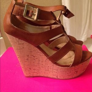 Tan Shoedazzle wedges 🎀
