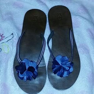 Flipflops with blue flower