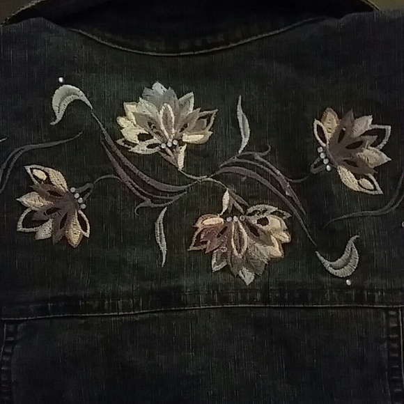 Embroidered Denim Jacket ☆ - Picture 2 of 3
