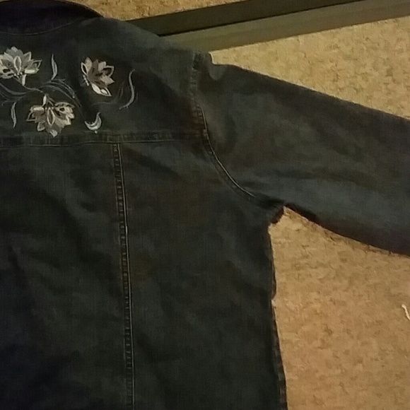 Embroidered Denim Jacket ☆ - Picture 3 of 3