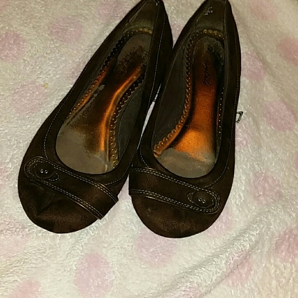 Brown dress shoes