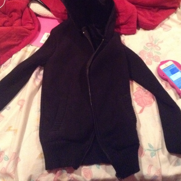 Black sweater - Picture 4 of 4