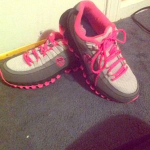 K-Swiss tennis shoes. ✨